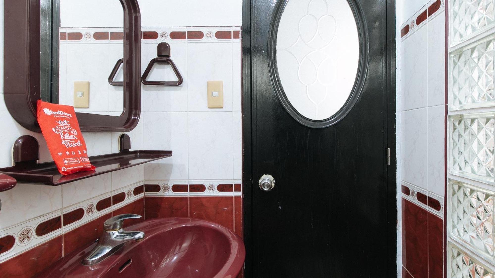 Reddoorz At Plus Villa Gloria Taguig Eksteriør billede