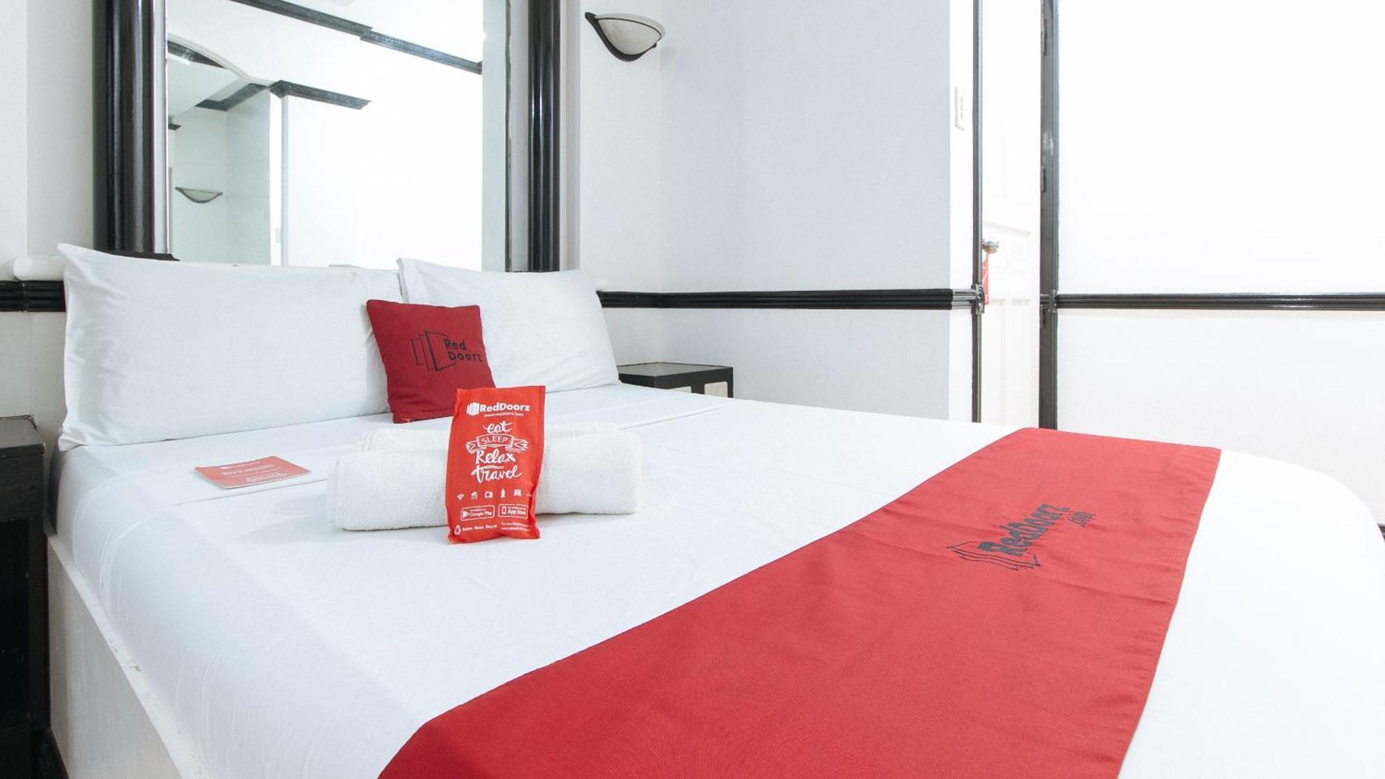 Reddoorz At Plus Villa Gloria Taguig Eksteriør billede