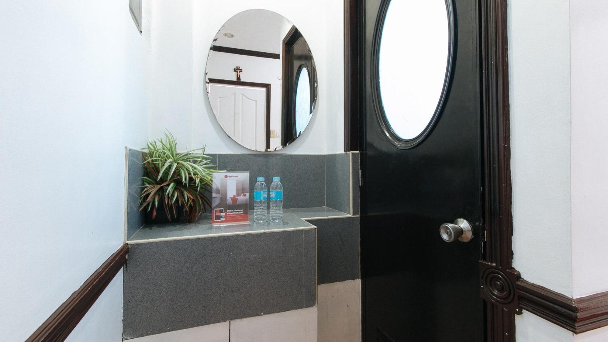 Reddoorz At Plus Villa Gloria Taguig Eksteriør billede